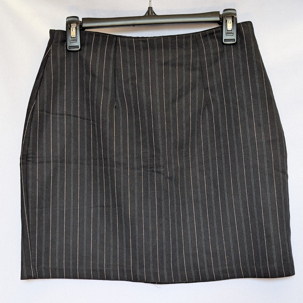 ☘️Maggie Lawrence Sophisticated Black/Pink/Grey Pinstripe Pencil Skirt Size 10